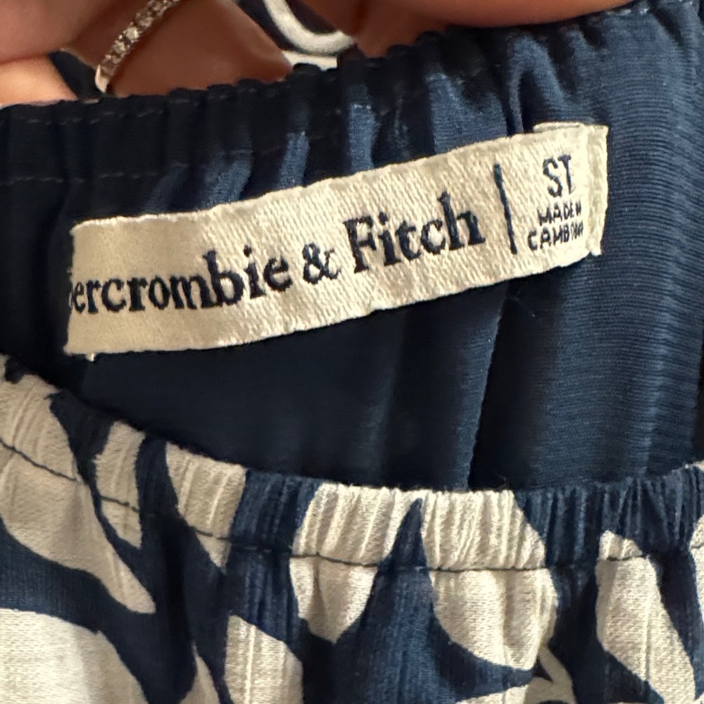 Abercrombie & Fitch Navy and White Leaf Print Maxi Dress - Picture 2 of 3
